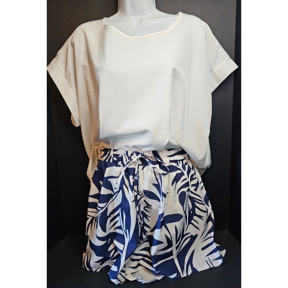 SHEIN Curve 1XL White Top and Blue Leaf Print Shorts Set Plus Size - Picture 1 of 5